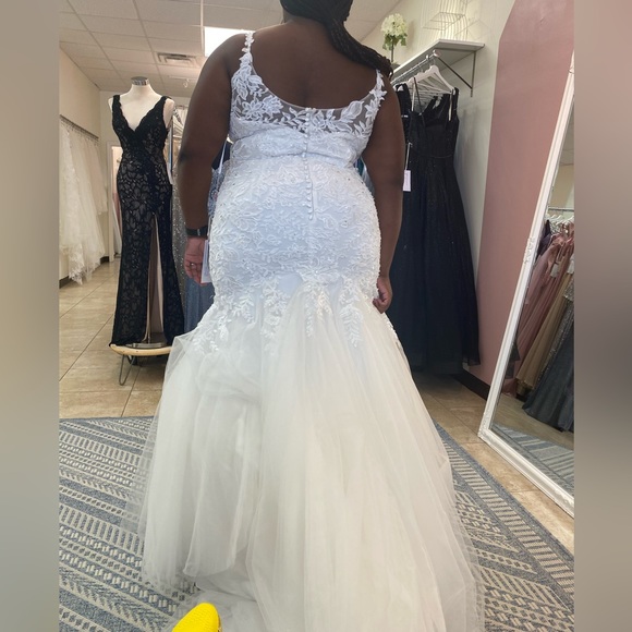 Off White Mermaid Wedding - Picture 2 of 3